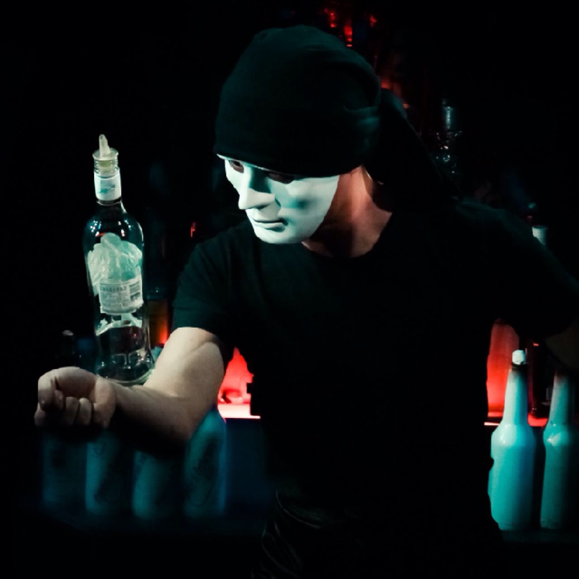 無(wú)錫崇安寺t12招聘調(diào)酒師一名，工資待遇4000到6000