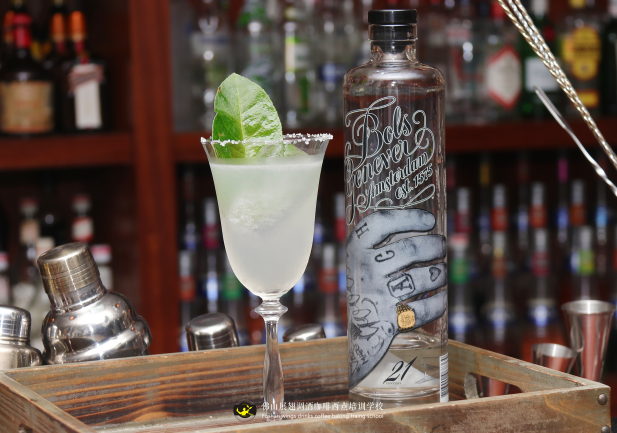 做調(diào)酒師賺錢多嗎?