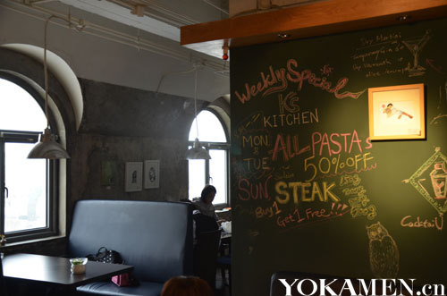 用餐區和品酒區劃分為二，互不干擾